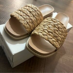 Treasure & Bond Rattan Sandals Size 7